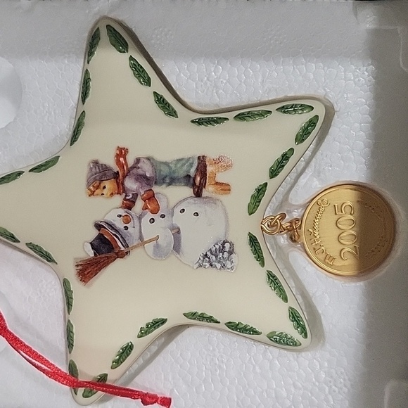M.J. Hummel 2005 Christmas Star Ornament Snowman & Boy Danbury Mint - Picture 4 of 6